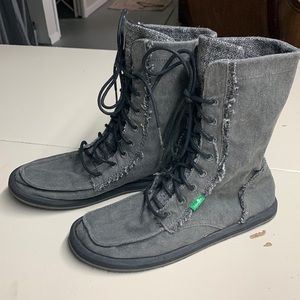Sanuk Lace Up Boots Size 7